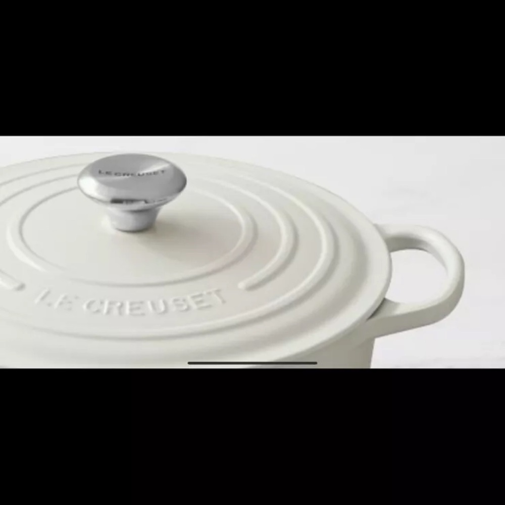 Le Creuset NEW White 5.5 Qt Enameled Cast Iron Dutch Oven - Picture 3 of 11